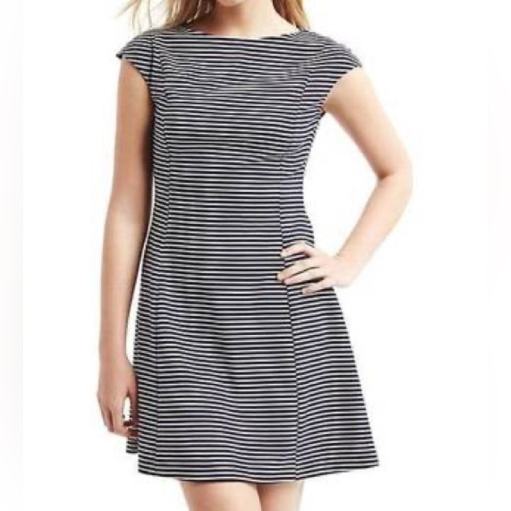 🆕 GAP Women's Striped Fit & Flare Skater Dress with Cap Sleeves 8 - Picture 14 of 16